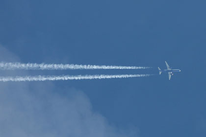 contrail.jpg