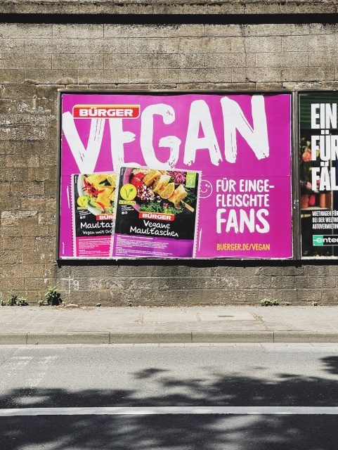 Auch vegane Werbung muss Fleisch beinhalten
